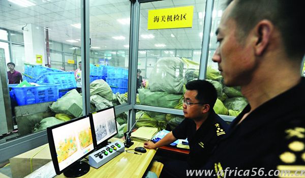 查驗基本分兩種情況，海關(guān)系統(tǒng)隨機布控和審單關(guān)員人工布控。