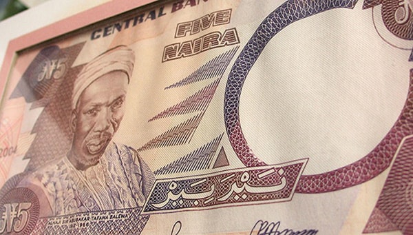 在尼日利亞終于做了一個(gè)必要的痛苦決定：取消尼日利亞貨幣奈拉對(duì)美元的掛鉤后，其國(guó)內(nèi)的通脹水平隨即快速上升。