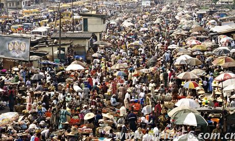 尼龐大勞動(dòng)力是動(dòng)力還是負(fù)擔(dān)？