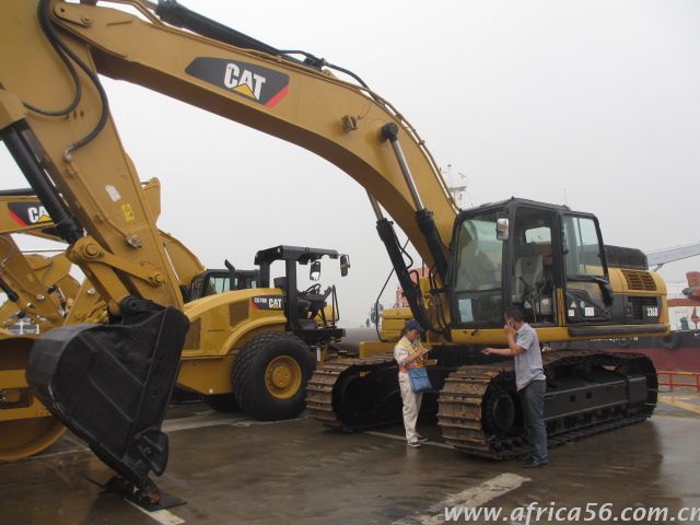 旭洲物流挖掘機(jī)出口客戶案例